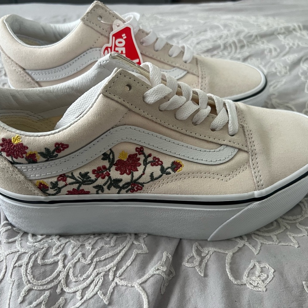 VANS Floral Embroidery Old Skool Stackform Womens Shoes